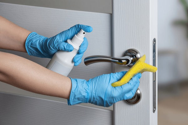 De vergeten plekken in huis: wat je nooit schoonmaakt maar wél vies is - ViralCleaning